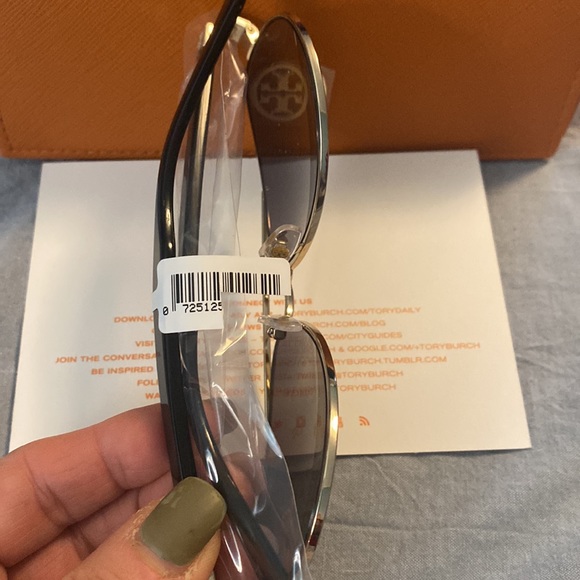 Tory Burch T-Logo Pilot Glasses - Picture 3 of 3